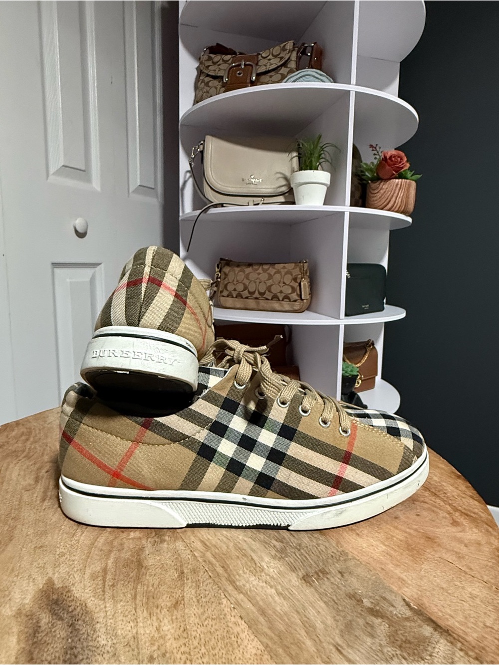 Burberry Vintage Check Plaid Low Top Sneakers Size 6 (fits like a woman’s 7.5) - Picture 3 of 15